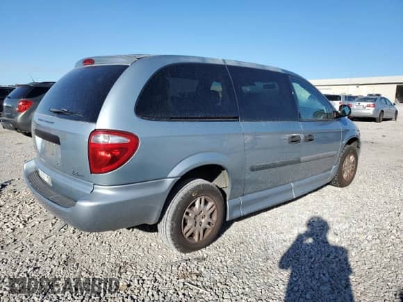 2006 Dodge Grand Caravan SE with VIN 1D4GP24R06B636447, listed as a Copart auction lot 84297505 with 122,072 mi miles and Clean title. Bid and sale history available at DreamBid. Image 3.