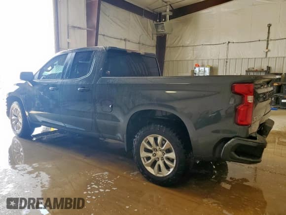 ✅ 2020 Chevrolet Silverado 1500 Custom • VIN: 1GCRWBEK2LZ218582 • Lot: 59397295. Wystawiony na Copart z przebiegiem 107 532 mil. Bezpłatny archiwum sprzedaży aukcyjnych z USA i szczegółowy raport historii pojazdu na DreamBid. Zdjęcie 2.