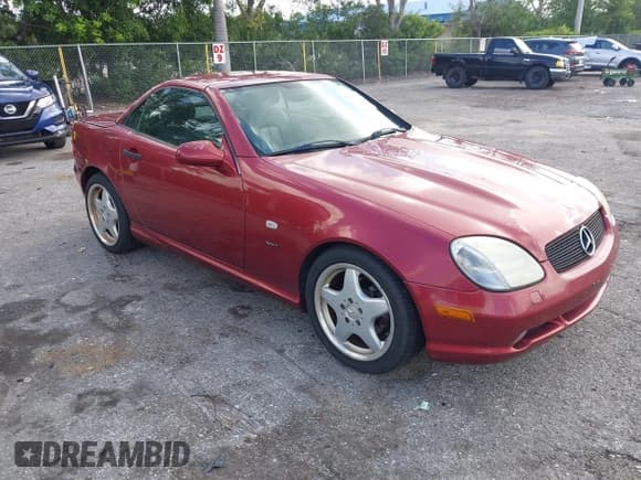 ✅ 2000 Mercedes-Benz SLK 230 Kompressor • VIN: WDBKK47F2YF146797 • Lot: 42823113. Wystawiony na IAAI z przebiegiem 35 881 mil. Bezpłatny archiwum sprzedaży aukcyjnych z USA i szczegółowy raport historii pojazdu na DreamBid. Zdjęcie 1.