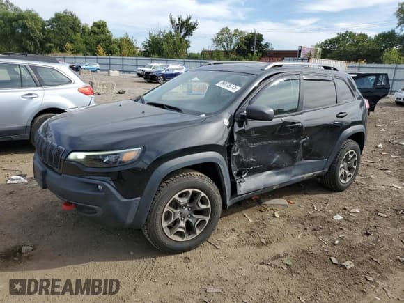 ✅ 2020 Jeep Cherokee Trailhawk Elite • VIN: 1C4PJMBX2LD563917 • Lot: 84918775. Listed on Copart with 32,340 mi. Free auction sales archive from the USA and detailed vehicle history report at DreamBid. Image 1.