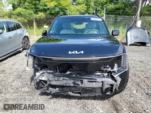 ✅ 2024 Kia EV9 GT-Line • VIN: KNDAEFS5XR6020316 • Lot: 67569255. Wystawiony na Copart z przebiegiem 17 147 mil. Bezpłatny archiwum sprzedaży aukcyjnych z USA i szczegółowy raport historii pojazdu na DreamBid. Zdjęcie 5.