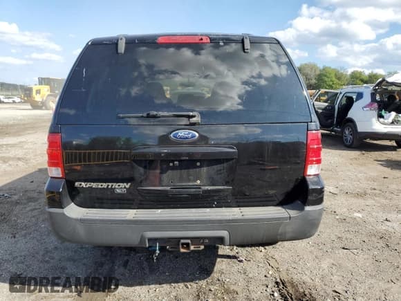 ✅ 2004 Ford Expedition Special Service • VIN: 1FMPU16L44LB49764 • Lot: 84019335. Listed on Copart with 162,895 mi. Free auction sales archive from the USA and detailed vehicle history report at DreamBid. Image 6.