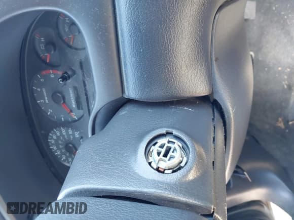 ✅ 2002 Ford Mustang Standard • VIN: 1FAFP40402F120094 • Lot: 43734482. Listed on IAAI with 266,348 mi. Free auction sales archive from the USA and detailed vehicle history report at DreamBid. Image 17.