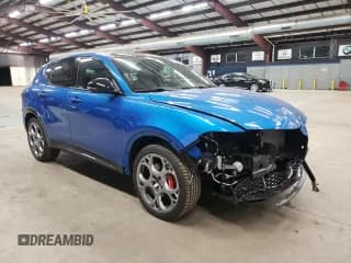 ✅ 2024 Alfa Romeo Tonale Veloce • VIN: ZASPATDW8R3049443 • Lot: 77303514. Wystawiony na Copart z przebiegiem 4 793 mil. Bezpłatny archiwum sprzedaży aukcyjnych z USA i szczegółowy raport historii pojazdu na DreamBid. Zdjęcie 4.