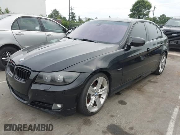 ✅ 2011 BMW 3 Series 335i • VIN: WBAPM5C55BE576242 • Lot: 42425855. Listed on IAAI with 172,800 mi. Free auction sales archive from the USA and detailed vehicle history report at DreamBid. Image 2.