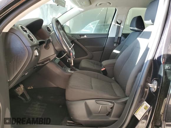 ✅ 2013 Volkswagen Tiguan S • VIN: WVGAV7AX3DW530018 • Lot: 91469785. Listed on Copart with 173,328 mi. Free auction sales archive from the USA and detailed vehicle history report at DreamBid. Image 7.