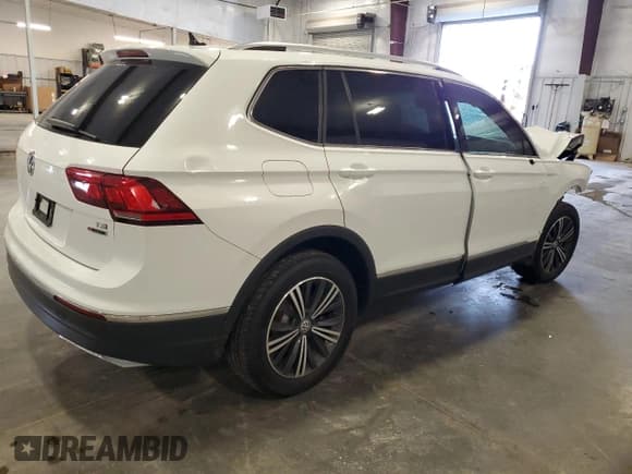 ✅ 2018 Volkswagen Tiguan SEL • VIN: 3VV2B7AX5JM145882 • Лот: 61711635. Опубликован ранее на Copart с пробегом 75 393 миль. Бесплатный доступ к архиву аукционных продаж из США и подробный отчёт об истории автомобиля на DreamBid. Изображение 3.