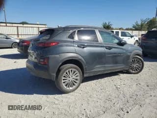 ✅ 2021 Hyundai Kona SEL Plus • VIN: KM8K62AA3MU662823 • Лот: 76019864. Опубликован ранее на Copart с пробегом 44 566 миль. Бесплатный доступ к архиву аукционных продаж из США и подробный отчёт об истории автомобиля на DreamBid. Изображение 3.