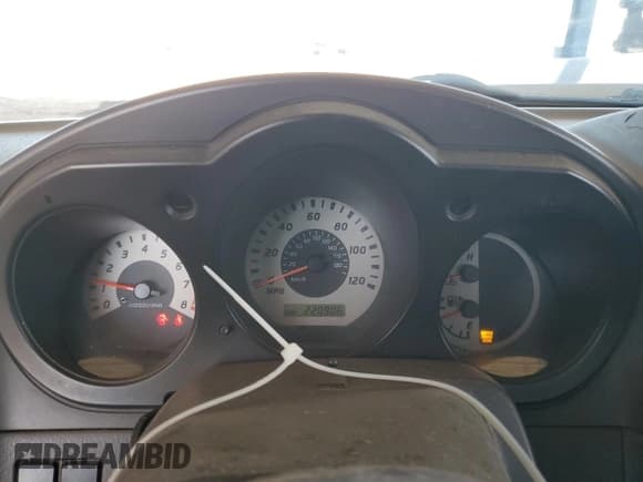 ✅ 2004 Nissan Frontier XE • VIN: 1N6ED27T94C424428 • Lot: 81819975. Wystawiony na Copart z przebiegiem 220 906 mil. Bezpłatny archiwum sprzedaży aukcyjnych z USA i szczegółowy raport historii pojazdu na DreamBid. Zdjęcie 9.