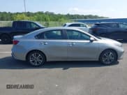 ✅ 2024 Kia Forte LXS • VIN: 3KPF24AD8RE738503 • Lot: 42774843. Wystawiony na IAAI z przebiegiem 29 673 mil. Bezpłatny archiwum sprzedaży aukcyjnych z USA i szczegółowy raport historii pojazdu na DreamBid. Zdjęcie 13.