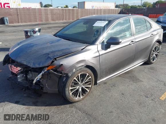 ✅ 2019 Toyota Camry LE • VIN: 4T1B11HK4KU277162 • Lot: 43331957. Wystawiony na IAAI z przebiegiem 47 271 mil. Bezpłatny archiwum sprzedaży aukcyjnych z USA i szczegółowy raport historii pojazdu na DreamBid. Zdjęcie 2.