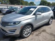 ✅ 2015 Lincoln MKC • VIN: 5LMCJ1A98FUJ14318 • Lot: 42947506. Wystawiony na IAAI z przebiegiem 97 874 mil. Bezpłatny archiwum sprzedaży aukcyjnych z USA i szczegółowy raport historii pojazdu na DreamBid. Zdjęcie 2.