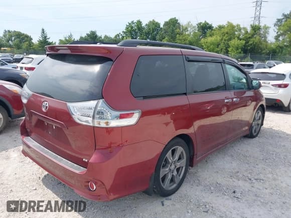 ✅ 2017 Toyota Sienna SE • VIN: 5TDXZ3DC8HS897684 • Lot: 42989798. Listed on IAAI with 48,065 mi. Free auction sales archive from the USA and detailed vehicle history report at DreamBid. Image 4.