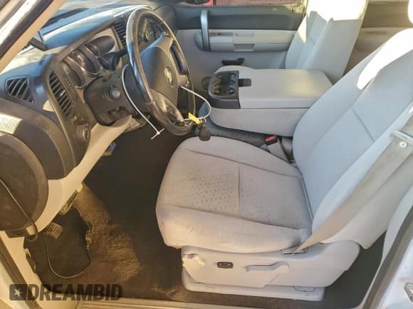 ✅ 2007 Chevrolet Silverado 2500HD 1LT • VIN: 1GCHK23677F506019 • Лот: 94180515. Опубликован ранее на Copart с пробегом 365 114 миль. Бесплатный доступ к архиву аукционных продаж из США и подробный отчёт об истории автомобиля на DreamBid. Изображение 7.