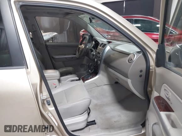 ✅ 2007 Suzuki Grand Vitara Luxury • VIN: JS3TD947474201594 • Lot: 42296225. Wystawiony na IAAI z przebiegiem 120 309 mil. Bezpłatny archiwum sprzedaży aukcyjnych z USA i szczegółowy raport historii pojazdu na DreamBid. Zdjęcie 5.