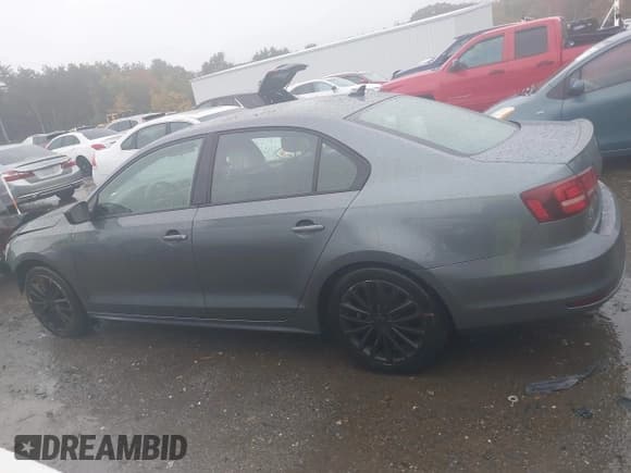 ✅ 2016 Volkswagen Jetta Sport • VIN: 3VWD17AJ6GM360067 • Lot: 43300730. Wystawiony na IAAI z przebiegiem 101 141 mil. Bezpłatny archiwum sprzedaży aukcyjnych z USA i szczegółowy raport historii pojazdu na DreamBid. Zdjęcie 15.