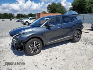 ✅ 2025 Kia Sportage EX • VIN: 5XYK33DF8SG235999 • Лот: 83813065. Опубликован ранее на Copart с пробегом 17 003 миль. Бесплатный доступ к архиву аукционных продаж из США и подробный отчёт об истории автомобиля на DreamBid. Изображение 1.