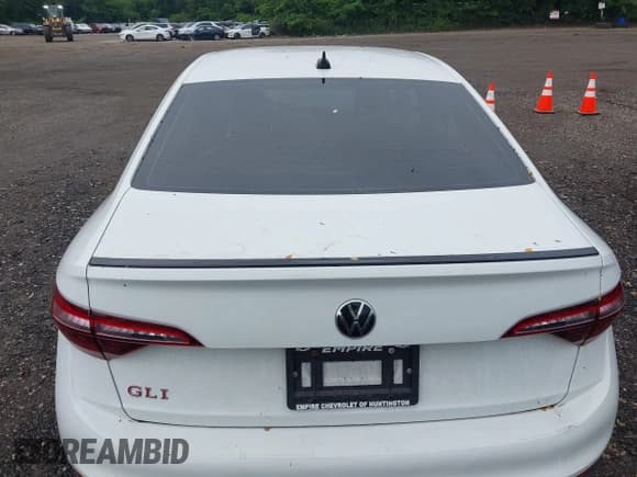 ✅ 2024 Volkswagen Jetta 40th Anniversary Edition • VIN: 3VW9T7BU5RM016273 • Лот: 42588682. Опубликован ранее на IAAI с пробегом 32 787 миль. Бесплатный доступ к архиву аукционных продаж из США и подробный отчёт об истории автомобиля на DreamBid. Изображение 16.