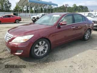 2009 Hyundai Genesis z VIN KMHGC46E29U021966, wystawiony jako Copart lot #72377714 z przebiegiem 179 446 mil mil oraz Szkoda całkowita • Salvage title. Historia ofert i sprzedaży dostępna na DreamBid. Obrazek 1.