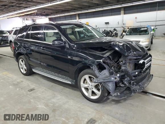 ✅ 2017 Mercedes-Benz GLE 350 • VIN: 4JGDA5HB8HA863499 • Lot: 82425115. Wystawiony na Copart z przebiegiem Nie podano. Bezpłatny archiwum sprzedaży aukcyjnych z USA i szczegółowy raport historii pojazdu na DreamBid. Zdjęcie 4.