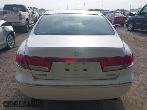 2007 Hyundai Azera SE с VIN KMHFC46F07A139369, выставлен на аукционе IAAI как лот 41999327 с пробегом 145 827 миль миль и . История ставок и продаж доступна на DreamBid. Изображение 16.