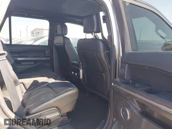 ✅ 2019 Ford Expedition XLT • VIN: 1FMJU1JT2KEA81611 • Lot: 43109314. Wystawiony na IAAI z przebiegiem 54 762 mil. Bezpłatny archiwum sprzedaży aukcyjnych z USA i szczegółowy raport historii pojazdu na DreamBid. Zdjęcie 8.