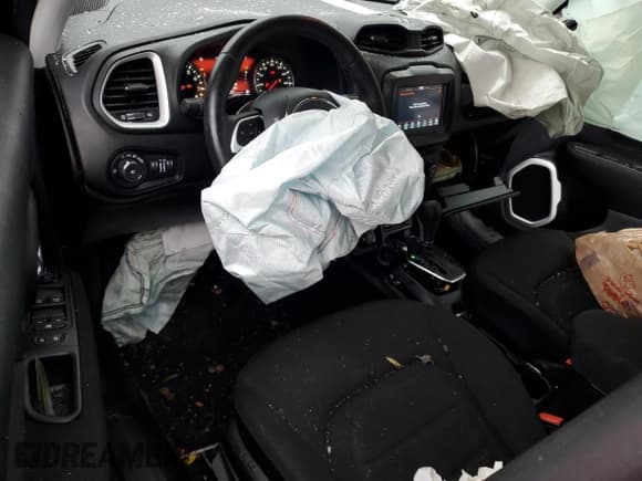 ✅ 2021 Jeep Renegade Latitude • VIN: ZACNJDBB8MPM15475 • Lot: 82434045. Wystawiony na Copart z przebiegiem 55 538 mil. Bezpłatny archiwum sprzedaży aukcyjnych z USA i szczegółowy raport historii pojazdu na DreamBid. Zdjęcie 8.