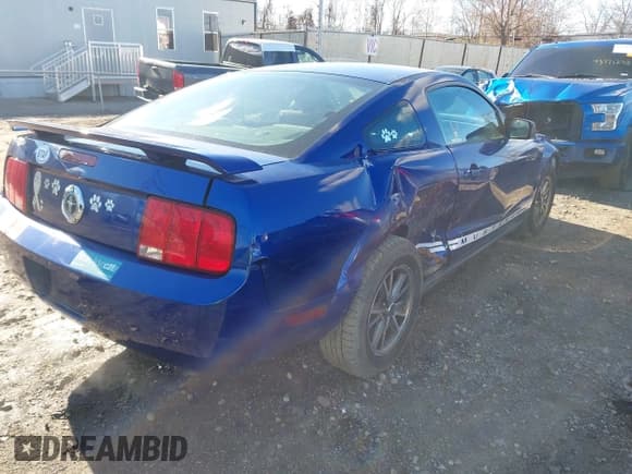 ✅ 2005 Ford Mustang Deluxe • VIN: 1ZVFT80N455145187 • Лот: 43810779. Опубликован ранее на IAAI с пробегом 157 263 миль. Бесплатный доступ к архиву аукционных продаж из США и подробный отчёт об истории автомобиля на DreamBid. Изображение 4.