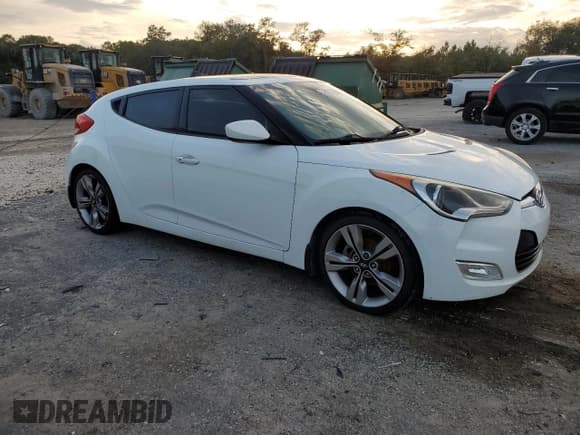 ✅ 2012 Hyundai Veloster w/Red Int • VIN: KMHTC6AD0CU041519 • Lot: 79835424. Wystawiony na Copart z przebiegiem 94 919 mil. Bezpłatny archiwum sprzedaży aukcyjnych z USA i szczegółowy raport historii pojazdu na DreamBid. Zdjęcie 4.