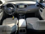 ✅ 2017 Kia Sorento SX • VIN: 5XYPK4A59HG268318 • Lot: 81596285. Wystawiony na Copart z przebiegiem 90 766 mil. Bezpłatny archiwum sprzedaży aukcyjnych z USA i szczegółowy raport historii pojazdu na DreamBid. Zdjęcie 8.