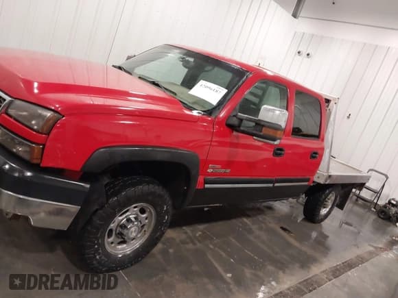 ✅ 2005 Chevrolet Silverado 2500HD LS • VIN: 1GCHK23235F812421 • Lot: 42096187. Wystawiony na IAAI z przebiegiem 328 958 mil. Bezpłatny archiwum sprzedaży aukcyjnych z USA i szczegółowy raport historii pojazdu na DreamBid. Zdjęcie 15.