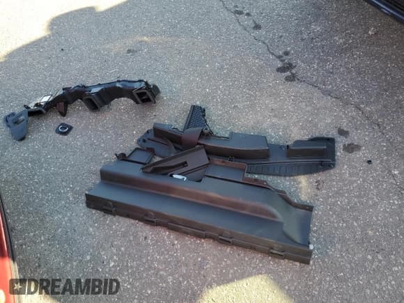 ✅ 2013 Ford C-Max SEL • VIN: 1FADP5CU7DL547947 • Lot: 87310095. Wystawiony na Copart z przebiegiem 83 935 mil. Bezpłatny archiwum sprzedaży aukcyjnych z USA i szczegółowy raport historii pojazdu na DreamBid. Zdjęcie 13.