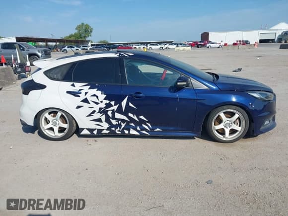 ✅ 2016 Ford Focus ST • VIN: 1FADP3L90GL398754 • Lot: 43271283. Listed on IAAI with 111,448 mi. Free auction sales archive from the USA and detailed vehicle history report at DreamBid. Image 13.