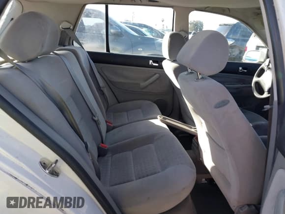 ✅ 2001 Volkswagen Golf GLS • VIN: 9BWGT21J914025164 • Лот: 41513636. Опубликован ранее на IAAI с пробегом 115 854 миль. Бесплатный доступ к архиву аукционных продаж из США и подробный отчёт об истории автомобиля на DreamBid. Изображение 8.