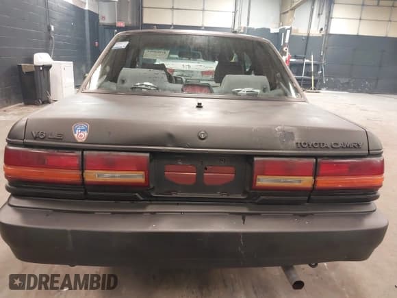 ✅ 1990 Toyota Camry • VIN: 4T1VV22E7LU030830 • Lot: 41971964. Wystawiony na IAAI z przebiegiem 164 488 mil. Bezpłatny archiwum sprzedaży aukcyjnych z USA i szczegółowy raport historii pojazdu na DreamBid. Zdjęcie 16.