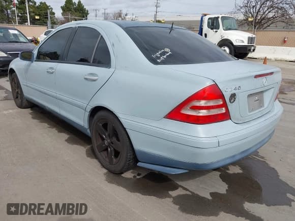 ✅ 2002 Mercedes-Benz C 230/260/280/320 • VIN: WDBRF61JX2F192056 • Lot: 41664892. Wystawiony na IAAI z przebiegiem 202 634 mil. Bezpłatny archiwum sprzedaży aukcyjnych z USA i szczegółowy raport historii pojazdu na DreamBid. Zdjęcie 3.