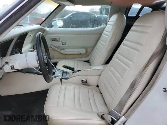 1978 Chevrolet Corvette z VIN 1Z87L8S425311, wystawiony jako Copart lot #41871705 z przebiegiem 71 787 mil mil oraz Szkoda całkowita • Salvage title. Historia ofert i sprzedaży dostępna na DreamBid. Obrazek 7.