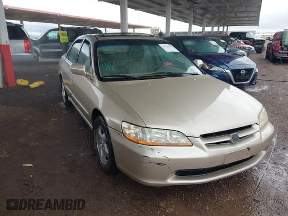 ✅ 2000 Honda Accord EX • VIN: 1HGCG1655YA028823 • Lot: 43741498. Listed on IAAI with 224,035 mi. Free auction sales archive from the USA and detailed vehicle history report at DreamBid. Image 1.