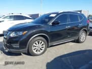 ✅ 2017 Nissan Rogue SV • VIN: JN8AT2MT5HW144572 • Lot: 43812229. Wystawiony na IAAI z przebiegiem 73 896 mil. Bezpłatny archiwum sprzedaży aukcyjnych z USA i szczegółowy raport historii pojazdu na DreamBid. Zdjęcie 2.