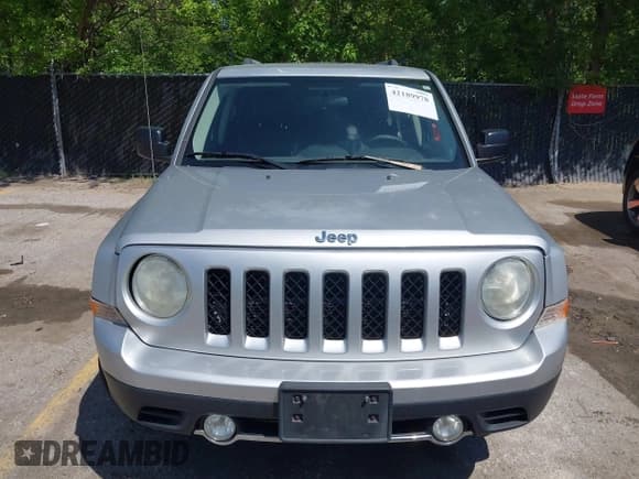 ✅ 2011 Jeep Patriot Latitude X • VIN: 1J4NF4GB3BD172354 • Lot: 42189978. Listed on IAAI with 147,266 mi. Free auction sales archive from the USA and detailed vehicle history report at DreamBid. Image 6.