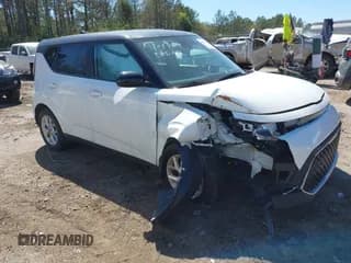 ✅ 2024 Kia Soul LX • VIN: KNDJ23AU4R7227293 • Lot: 41861205. Wystawiony na IAAI z przebiegiem 8 980 mil. Bezpłatny archiwum sprzedaży aukcyjnych z USA i szczegółowy raport historii pojazdu na DreamBid. Zdjęcie 1.