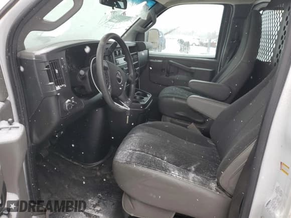 ✅ 2021 GMC Savana Cargo • VIN: 1GTW7AF78M1262297 • Lot: 41510995. Wystawiony na Copart z przebiegiem Nie podano. Bezpłatny archiwum sprzedaży aukcyjnych z USA i szczegółowy raport historii pojazdu na DreamBid. Zdjęcie 7.