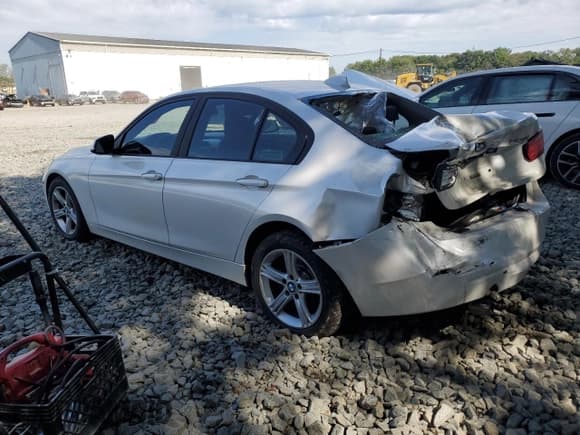 ✅ 2015 BMW 3 Series 320i xDrive • VIN: WBA3C3G58FNS76734 • Lot: 80647405. Wystawiony na Copart z przebiegiem 132 816 mil. Bezpłatny archiwum sprzedaży aukcyjnych z USA i szczegółowy raport historii pojazdu na DreamBid. Zdjęcie 2.