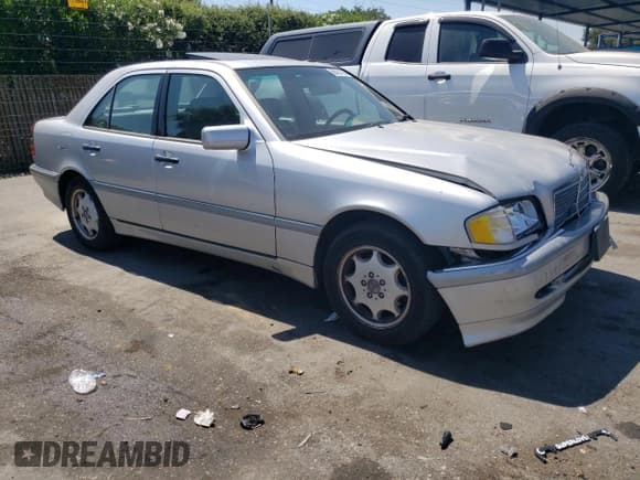 ✅ 1998 Mercedes-Benz C 230/260/280/320 • VIN: WDBHA23G1WA607028 • Лот: 60451414. Опубликован ранее на Copart с пробегом 253 477 миль. Бесплатный доступ к архиву аукционных продаж из США и подробный отчёт об истории автомобиля на DreamBid. Изображение 4.