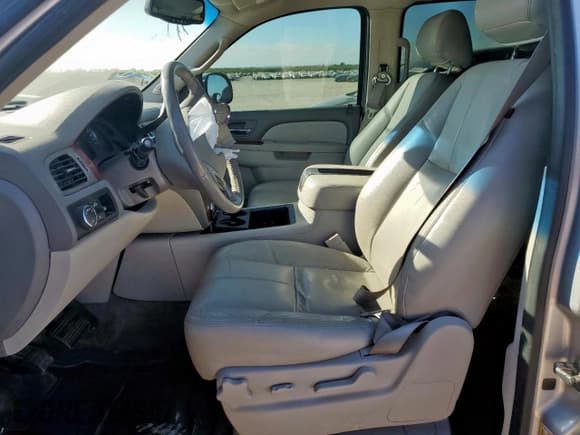 ✅ 2014 Chevrolet Suburban LT • VIN: 1GNSCJE04ER141436 • Лот: 86727905. Опубликован ранее на Copart с пробегом 87 570 миль. Бесплатный доступ к архиву аукционных продаж из США и подробный отчёт об истории автомобиля на DreamBid. Изображение 7.