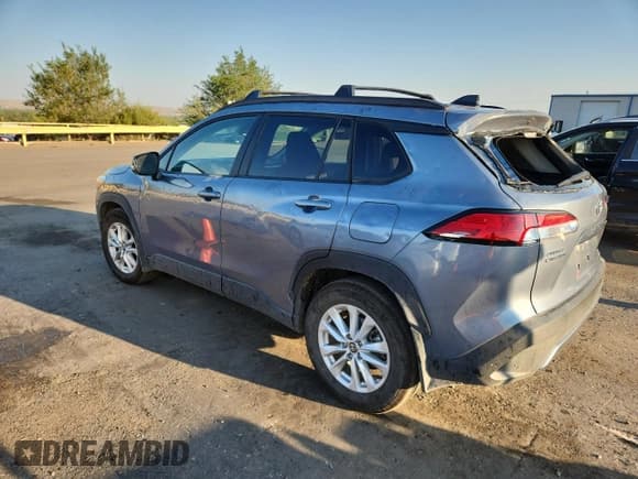 ✅ 2025 Toyota Corolla Cross LE • VIN: 7MUBAABGXSV134378 • Lot: 69758365. Wystawiony na Copart z przebiegiem 10 873 mil. Bezpłatny archiwum sprzedaży aukcyjnych z USA i szczegółowy raport historii pojazdu na DreamBid. Zdjęcie 2.