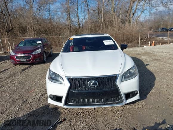✅ 2015 Lexus LS 460 • VIN: JTHCL5EF2F5024454 • Лот: 41672998. Опубликован ранее на IAAI с пробегом 125 210 миль. Бесплатный доступ к архиву аукционных продаж из США и подробный отчёт об истории автомобиля на DreamBid. Изображение 13.