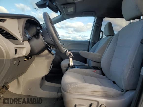 ✅ 2020 Toyota Sienna LE • VIN: 5TDKZ3DC7LS021370 • Lot: 92187445. Listed on Copart with 66,646 mi. Free auction sales archive from the USA and detailed vehicle history report at DreamBid. Image 7.