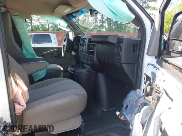 ✅ 2019 Chevrolet Express Cargo • VIN: 1GCWGBFP8K1144902 • Лот: 41976649. Опубликован ранее на IAAI с пробегом 45 416 миль. Бесплатный доступ к архиву аукционных продаж из США и подробный отчёт об истории автомобиля на DreamBid. Изображение 5.