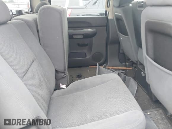 ✅ 2007 Chevrolet Silverado 1500 1LT • VIN: 2GCEC13J971531770 • Lot: 42486035. Wystawiony na IAAI z przebiegiem 401 722 mil. Bezpłatny archiwum sprzedaży aukcyjnych z USA i szczegółowy raport historii pojazdu na DreamBid. Zdjęcie 8.